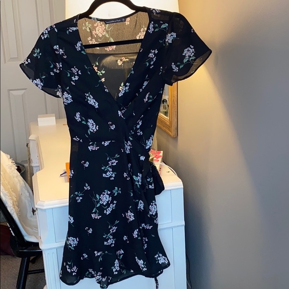Abercrombie & Fitch Dresses & Skirts - Abercrombie Wrap Dress